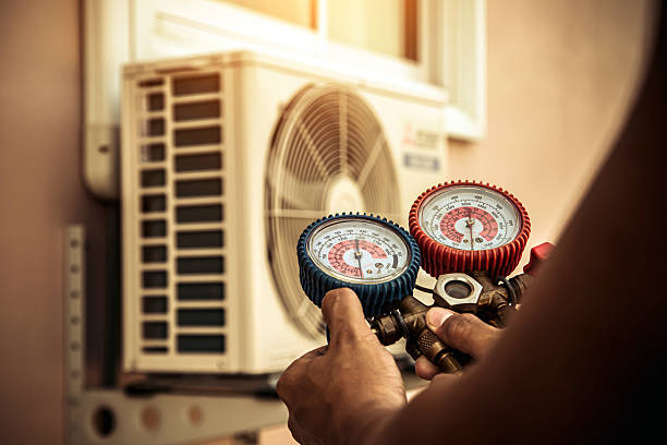 Professional Ac Installation technician working in Twin Lakes, WI